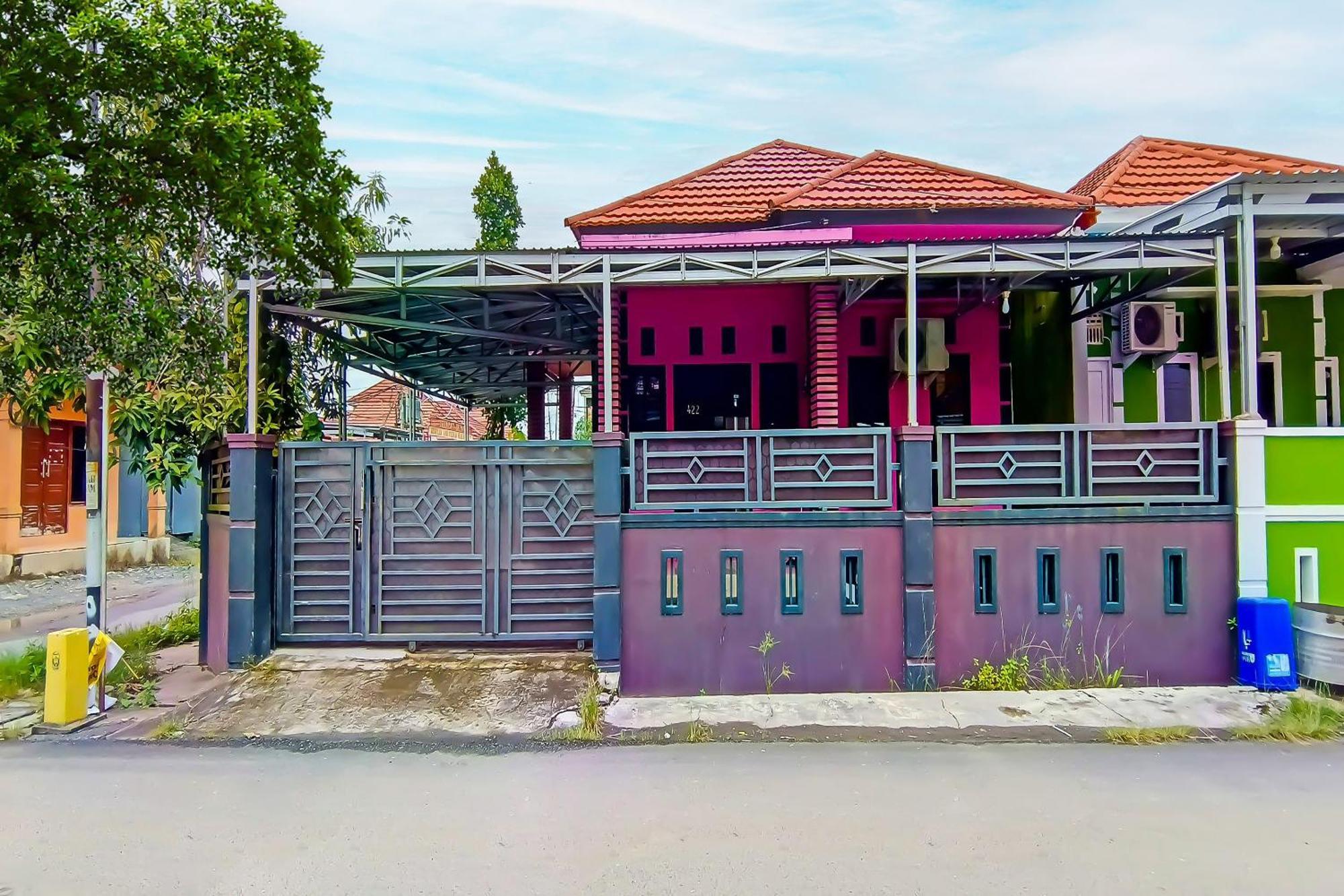 فندق Spot On 92466 Adam Kost Syariahnearwisata Jembatan Barito بانجارماسين المظهر الخارجي الصورة